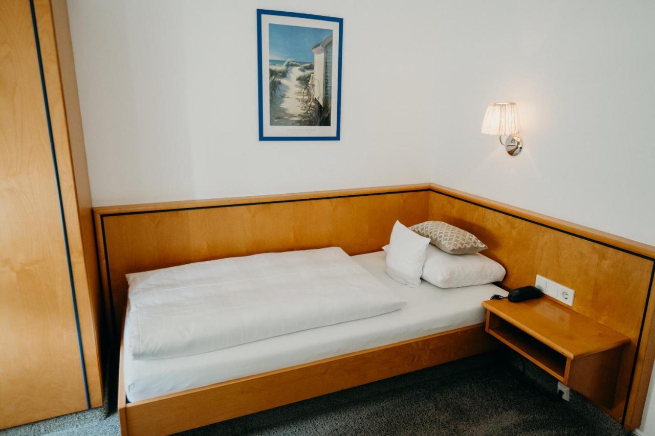 Hotel Crystal ซาร์บรึคเคน ภายนอก รูปภาพ