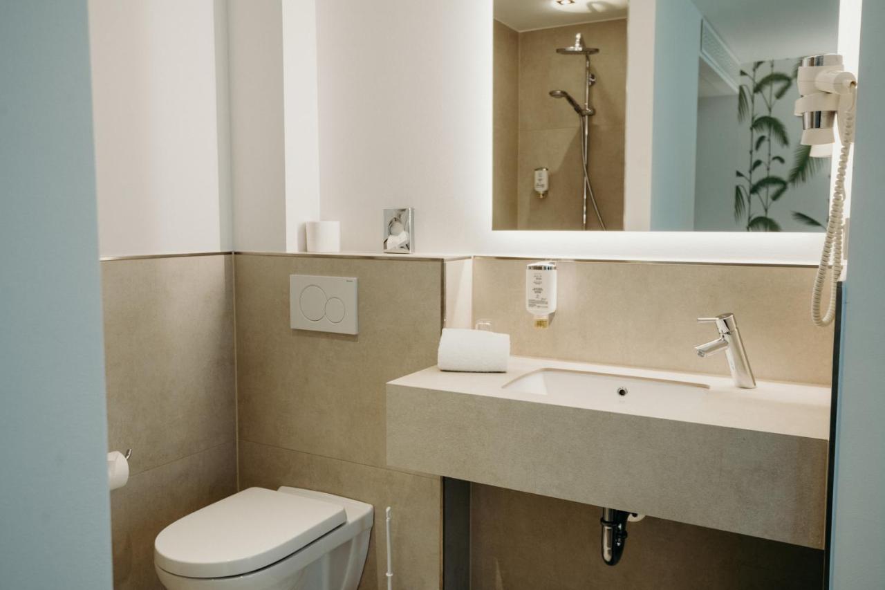 Hotel Crystal ซาร์บรึคเคน ภายนอก รูปภาพ