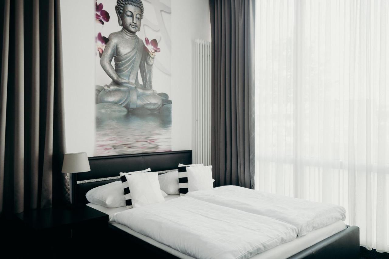 Hotel Crystal ซาร์บรึคเคน ภายนอก รูปภาพ