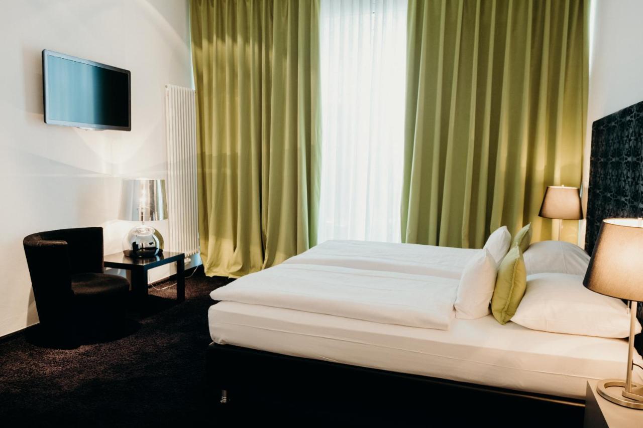Hotel Crystal ซาร์บรึคเคน ภายนอก รูปภาพ