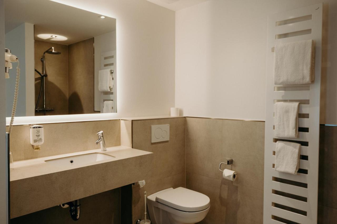 Hotel Crystal ซาร์บรึคเคน ภายนอก รูปภาพ
