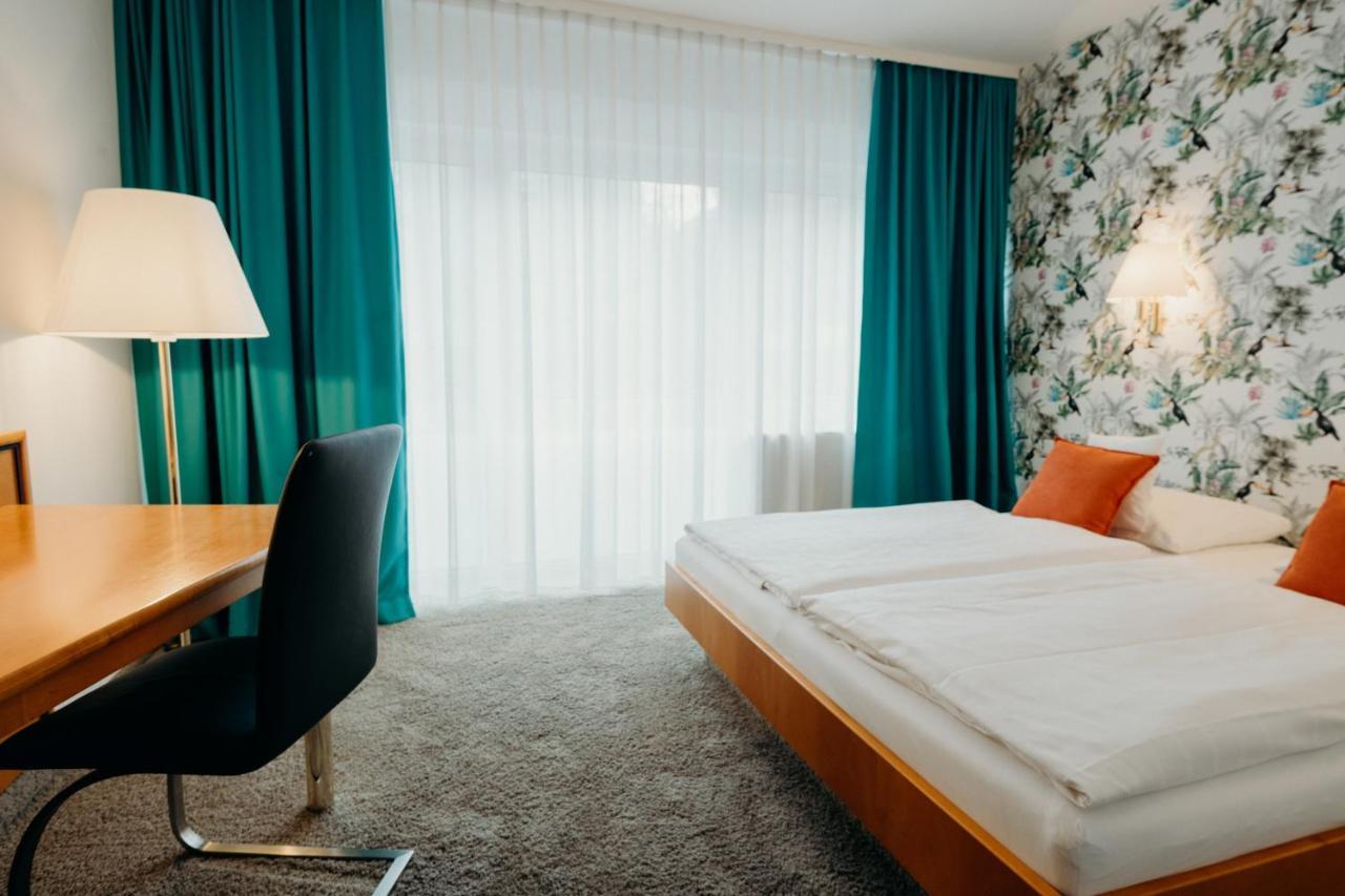 Hotel Crystal ซาร์บรึคเคน ภายนอก รูปภาพ