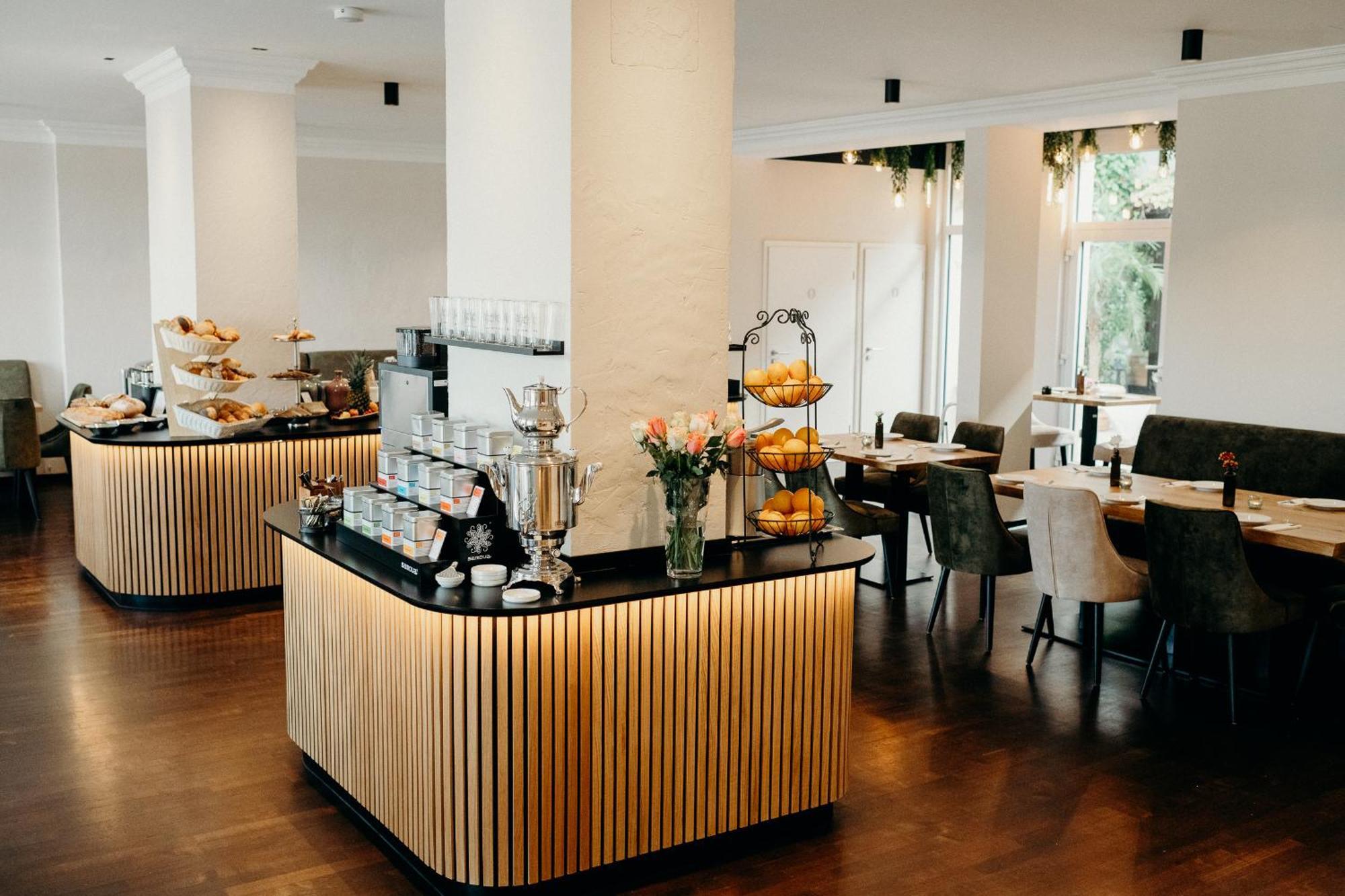 Hotel Crystal ซาร์บรึคเคน ภายนอก รูปภาพ